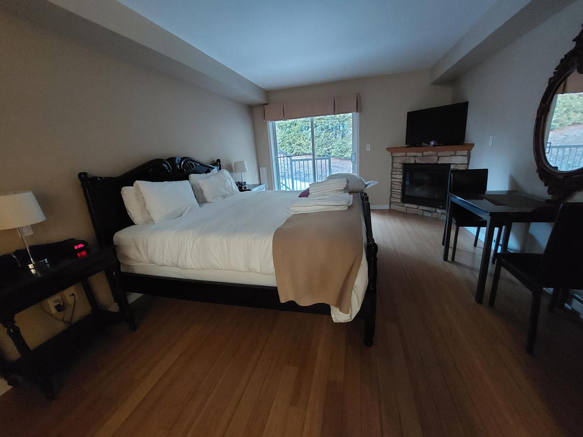 Studio-Hotel Villegiature Saint-Sauveur Piedmont Bagian luar foto