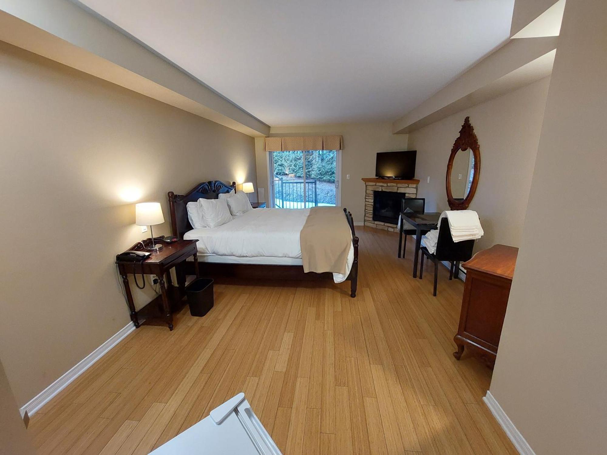 Studio-Hotel Villegiature Saint-Sauveur Piedmont Bagian luar foto